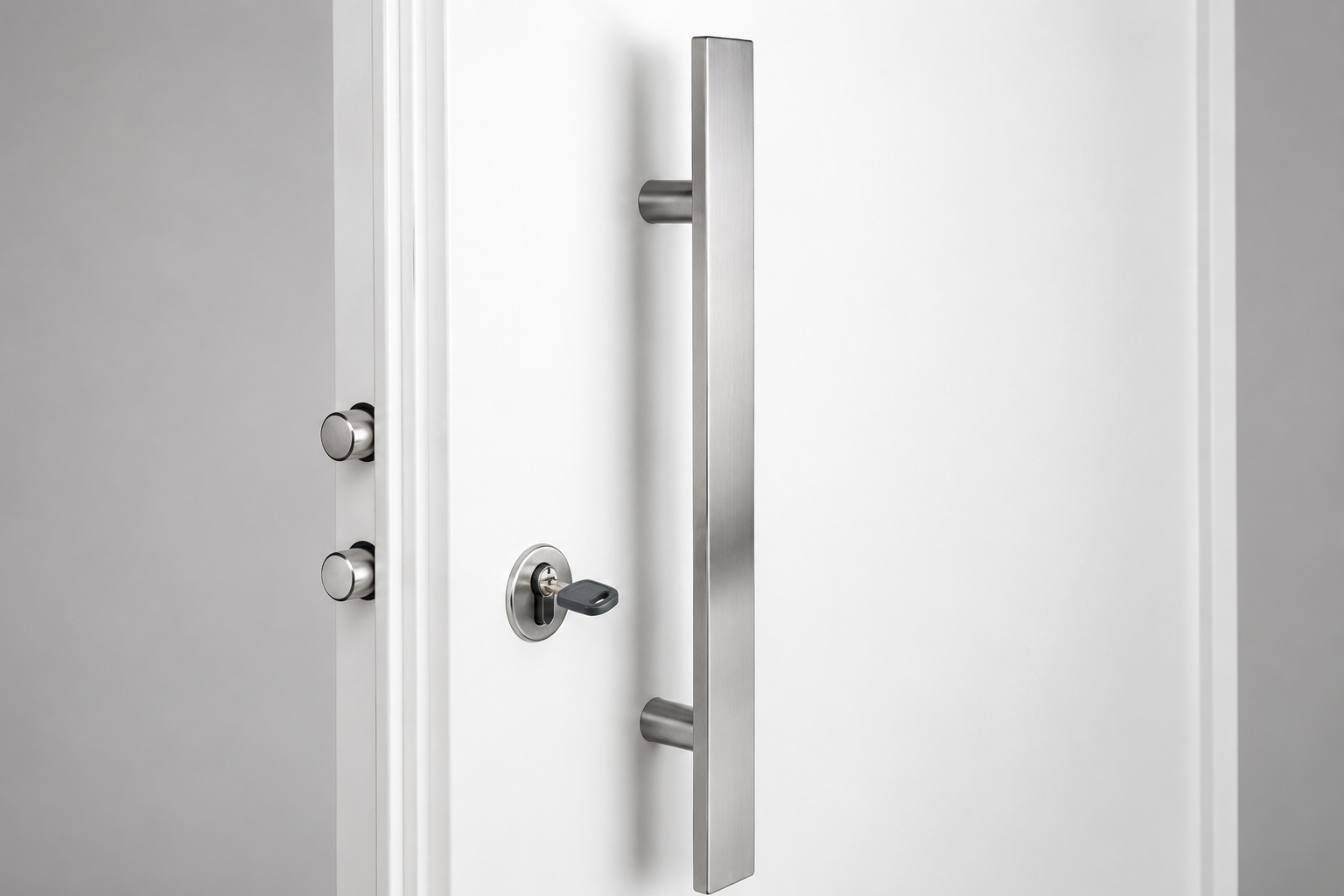 Detalle europerfil + cerrojos y barral inox Barmetal Country 2830PF Blanca Plati