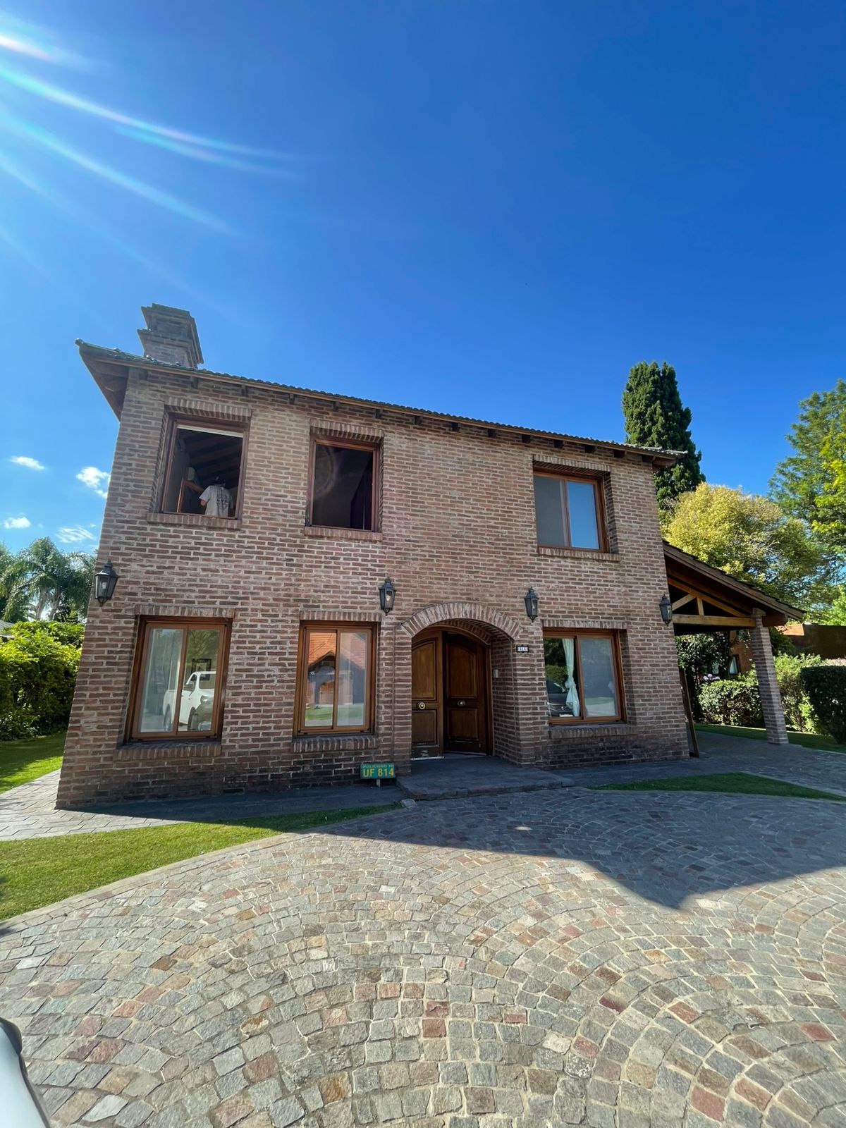 Proyecto aberturas en casa de ladrillo a la vista — Pilar, Zona Norte