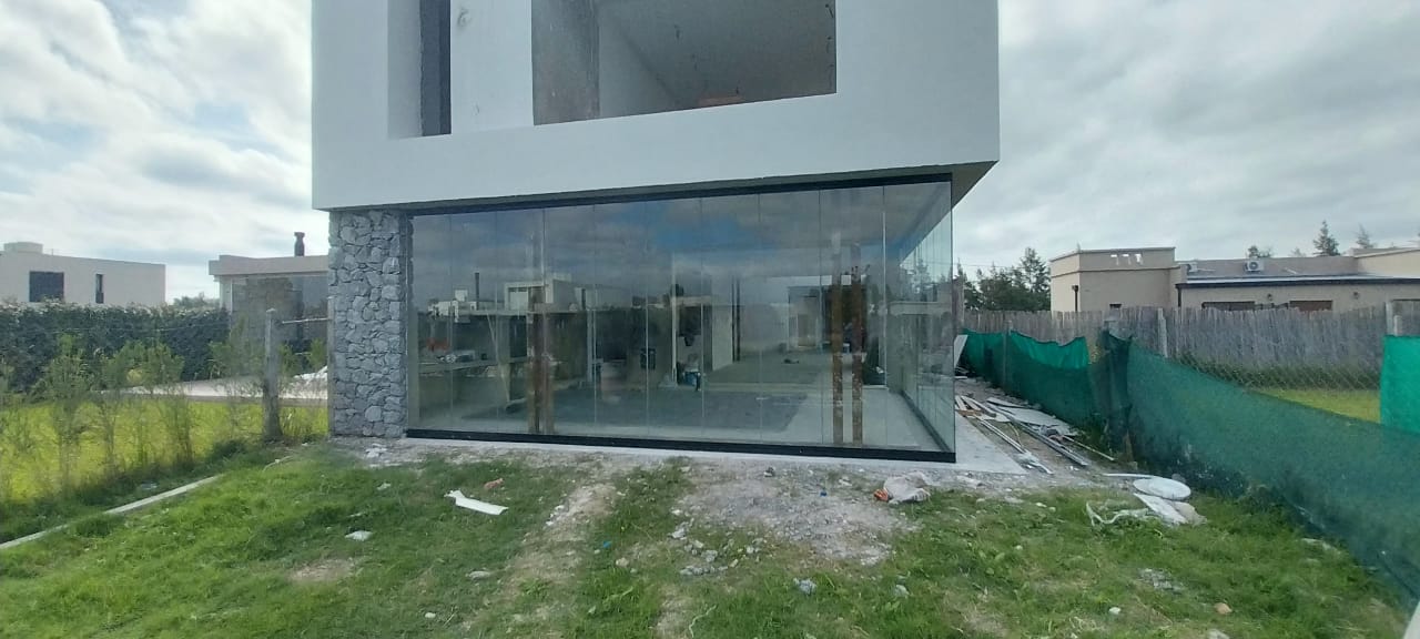 Proyecto cerramiento integral de vidrio — City Bell, La Plata
